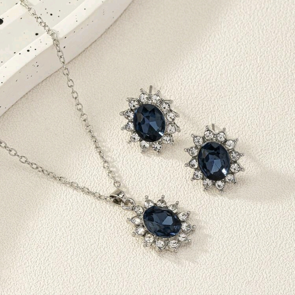 2 Pcs Set European & American Style Full Rhinestone Sunflower Shaped Royal Blue